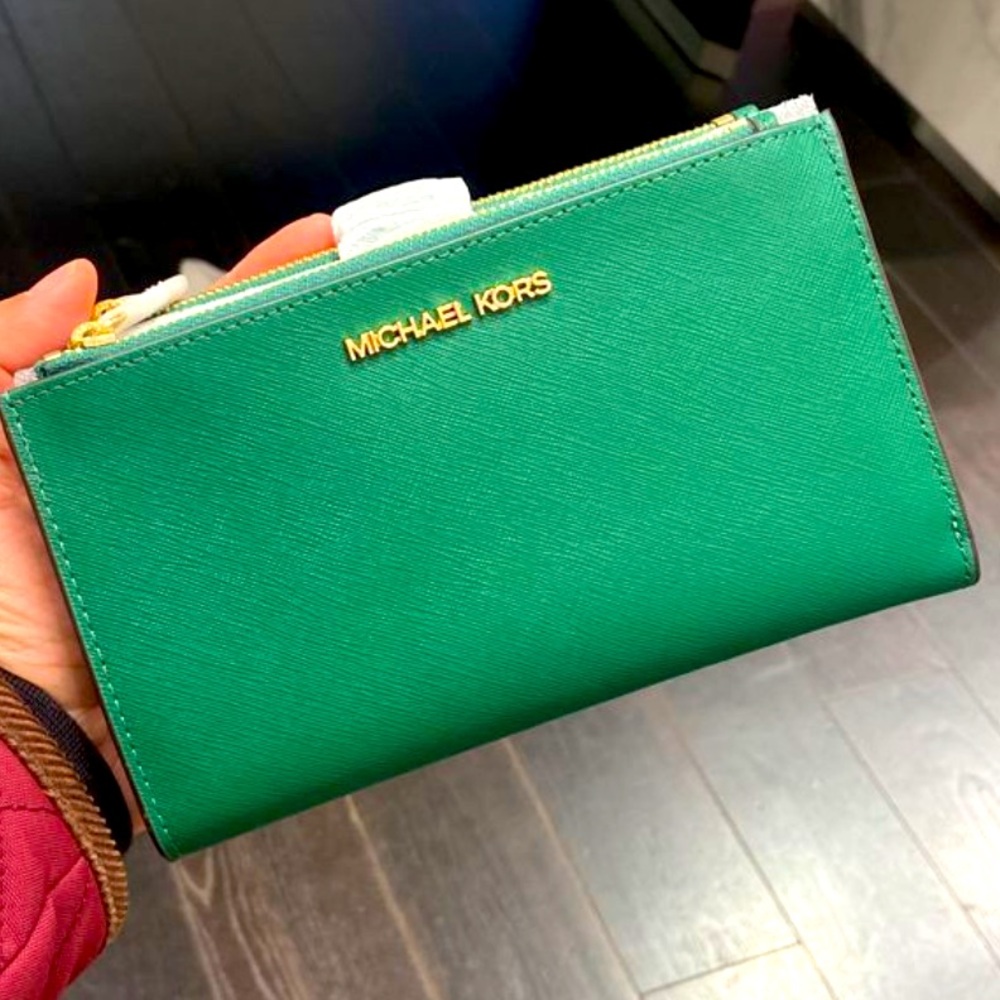 MICHAEL MICHAEL KORS
Adele Leather Smartphone Wallet